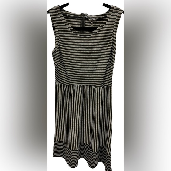 Daisy Fuentes Dresses & Skirts - Daisy Fuentes Black and Gray Stripe Dress XS